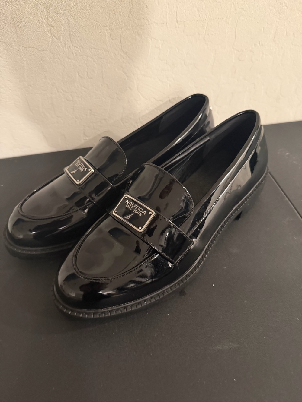 Nautica Womens Black Patent Leather Slip-On Loafers Size 11